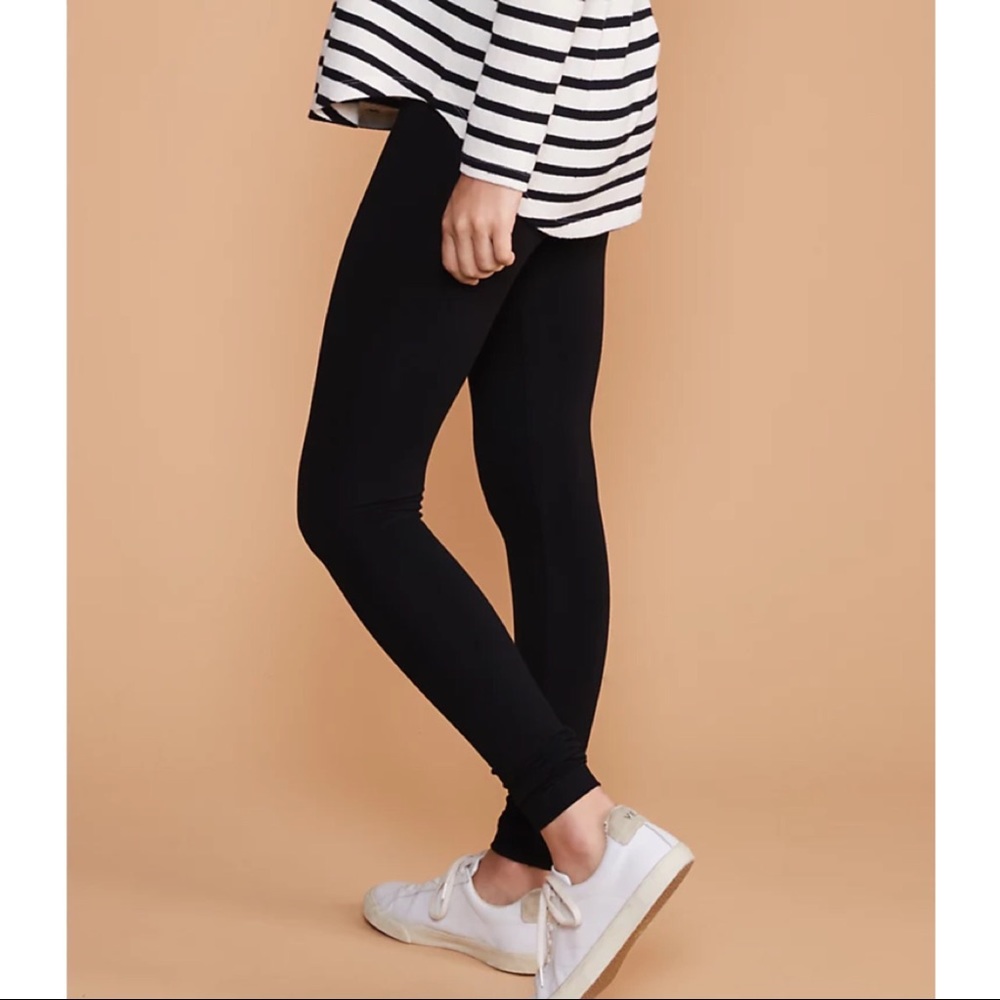 SOLD! Lou & Grey Essential Leggings in Black